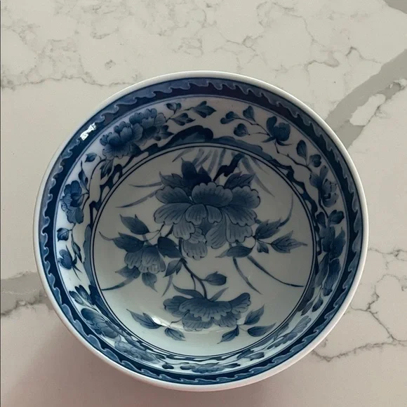 Vintage Classic Blue and White Floral Ceramic Bowl - Picture 4 of 4